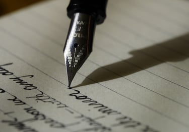 Style plume, écrivant.