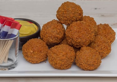 a plate of fried fried chicken nuggies
