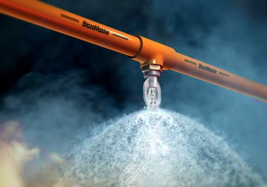 Rociador automático descargando agua en sistema de sprinklers (NFPA 13)