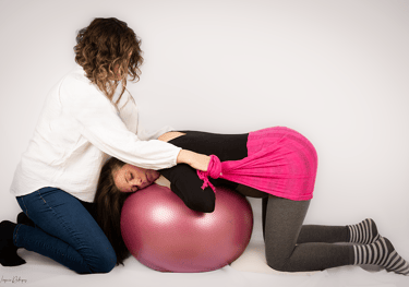 doula utilise le rebozo pour soulager les contractions