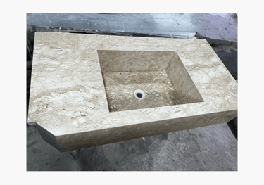 <img src="http://googleusercontent.com/file_content/0" alt="Lavatório de banheiro em mármore bege co