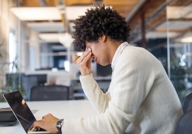 Membre de l'équipe et clients insatisfaits