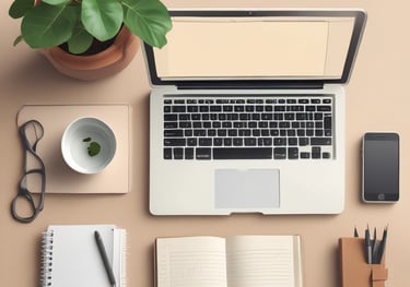 Ordinateur portable et carnet sur un bureau, illustrant un mini-cours en ligne pour débutants pour a