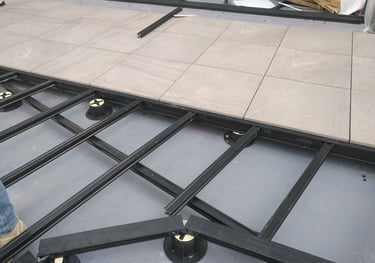 Tile deck with aluminium substructure