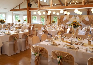 hochzeitsdeko fuer hochzeit mit komplettem raumkonzept