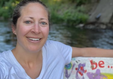 a woman in a white shirt and a white shirt