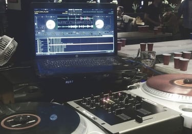 a laptop computer and a dj - zoller dj - zs