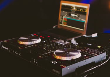 a dj - z - rx - 10 controller controller and a laptop
