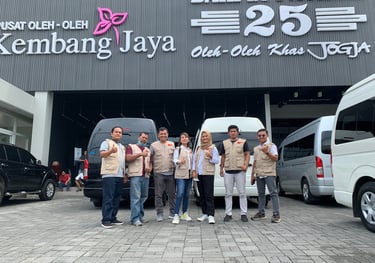 team mari tour jogja mengantar tamu belanja bakpia 25