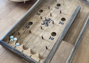 Un jeu posé sur une table