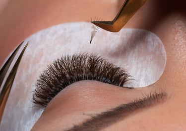 kosmetikausbildung-in-bayern Kosmetikausbildung Nageldesign Fußpflege Wimpernstylist Wimpern