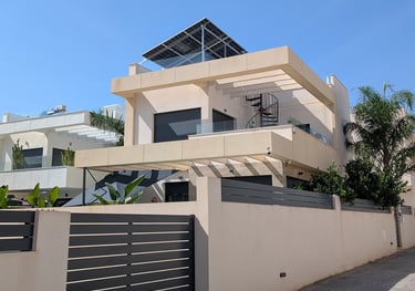 Instalación de paneles solares en Los Montesinos