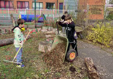 Activité de l'école du dehors : le jardinage