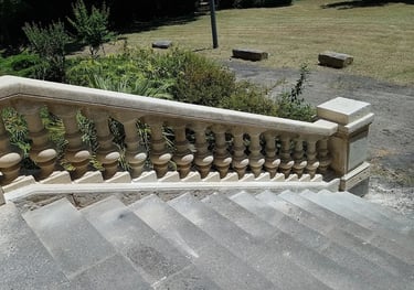 Escalier et rampes - taille de pierre - Pézenas - Hérault 