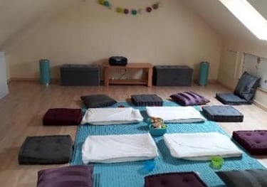 salle d'atelier de massage bébé convivial
