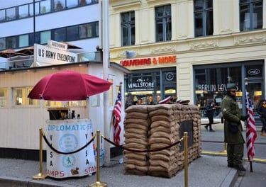 checkpoint-charlie-berlino