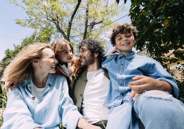 familia sonriendo