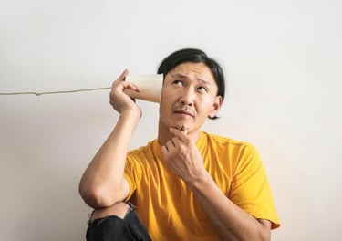 un homme à l'écoute