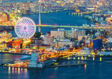 Vista do mar a cidade de Osaka, Japão.