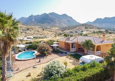 villa con jardín costa blanca real estate media