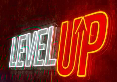Neonschild Level Up montiert an Wand