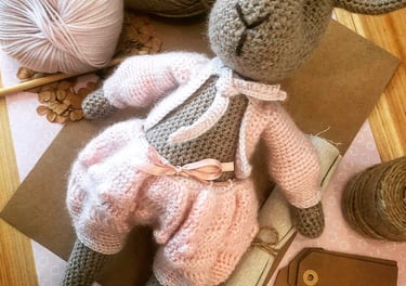un amigurumi mon doudou souri au crochet eu laine