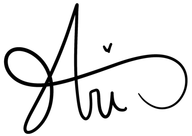 Handwritten signature of my name, Ari.