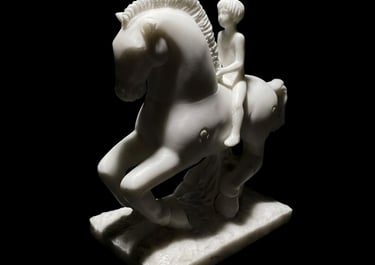 "Le gardien de l'innocence", sculpture d'un cheval en marbre de Carrare par le sculpteur Herrel