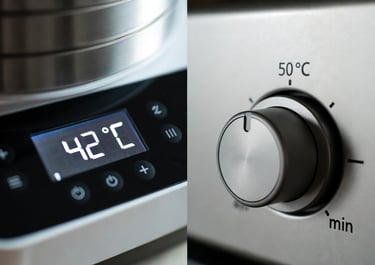 Primer plano de un termostato de deshidratador marcando 42ºC comparado con un mando de horno convencional cuyo mínimo es 50ºC