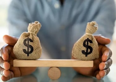 imagem de uma balança demonstrando o equilíbrio financeiro.