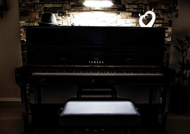 Yamaha P-121 upright piano