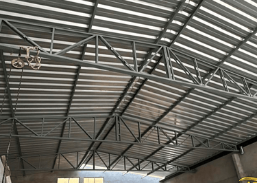 estrutura e telha de aço galvanizado