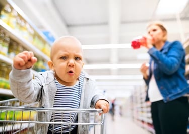 bambino empatico che agisce per la dieta vegana e per il futuro degli animali con scelta consapevole