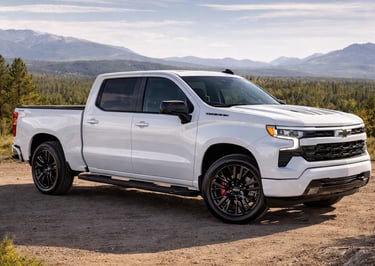 Chevrolet Silverado HD 2026 com pacote Stars & Steel em versão branca