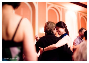 Ein Paar tanzt während eines Tango-Festivals im Roten Rathaus.
