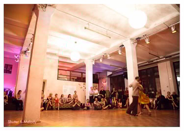 A dance teacher presentation at Tango Macht Schön.
