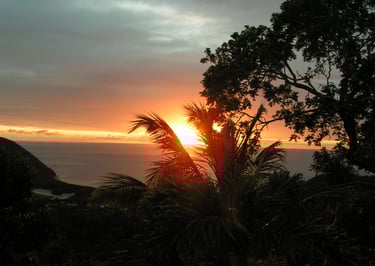 Coucher de soleil sur Deshaies voyage france guadeloupe