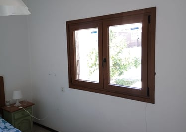 Reforma Integral de Casa de Campo con Carpintería PVC Efecto Madera 
