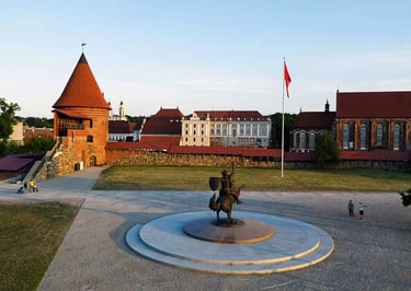 petankės aikštelė šalia Kauno pilies