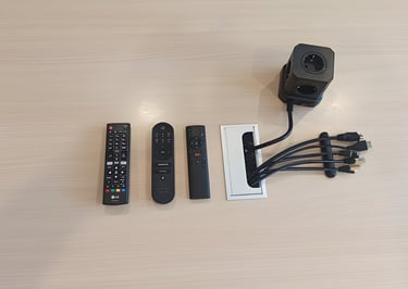 Espace travail connecté 8 prises rj45 sur table , 2 réseaux wifi 7, TV HD La Ferrière Vendée