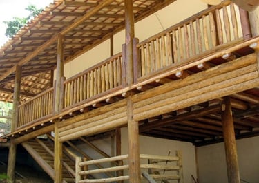 Deck de eucalipto tratado em uma casa - mão de obra imader