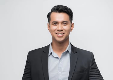 Personne qui se sent beaucoup mieux après une séance d'ostéopathie au cabinet d'Inès Patou à Rions