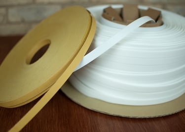 plastikinė juosta balta, juosta siūlei formuoti