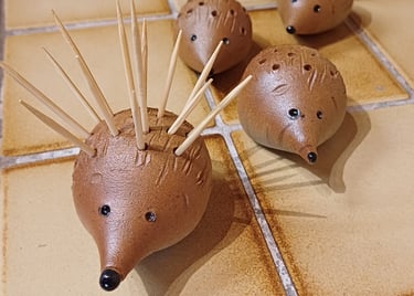 image de hérisson en céramique déstinée à mettre des cure dents