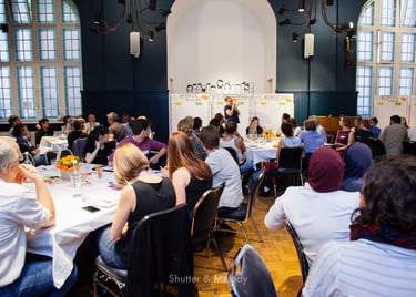Ein Workshop des House of Resources im Cafe Refugio in Berlin.