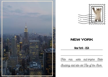 Foto della vista dall'Empire State Building a New York sul Chrisler Building di sera