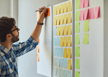 Mural com erros transformados em aprendizado por equipe de liderança