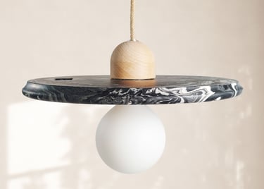 Suspension en éco-résine sur-mesure