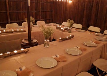 Mesas y sillas de el paso diamond events decoradas para un evento al aire libre