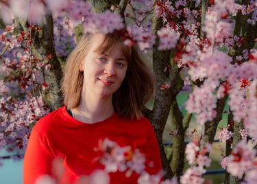 Photographie portrait valorisant sous les cerisiers